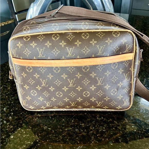 SOLD Louis Vuitton Reporter GM w/ Free LV Gift - Picture 1 of 15